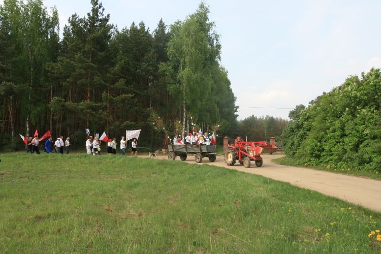 Maszerował drogami wsi