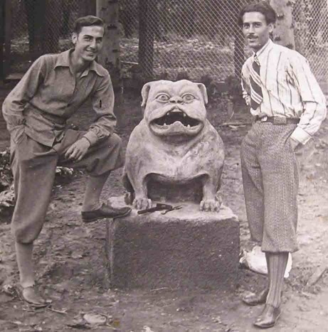 Oryginal_sculpture_of_dog.jpg