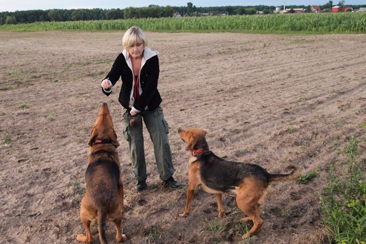 Jak mi dasz tego chrupka, to mogę udawać nawet, że jestem na księżycu!!!