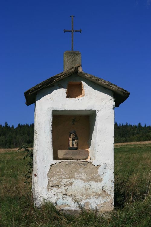 Figurka kamienna i pomalowana - cudna.