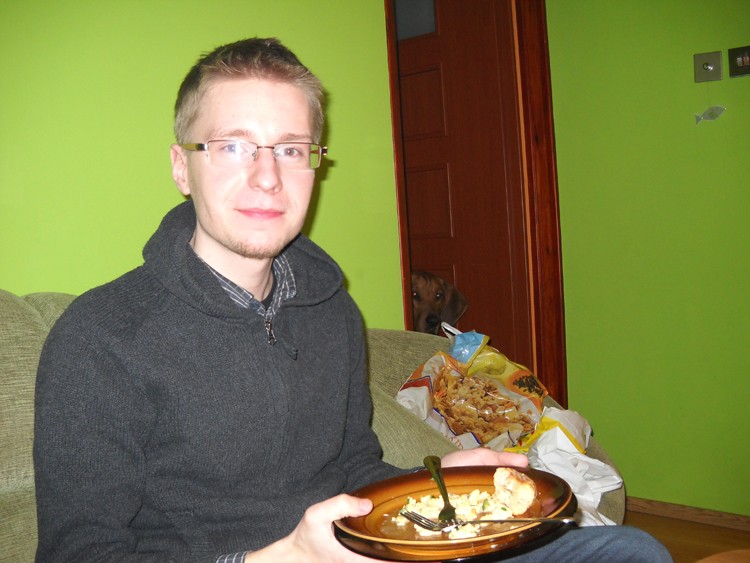Tam, gdzie jest jedzenie, nie może zabraknąć psa. Prawie się schowałem, aka &quot;mistrz drugiego planu&quot;