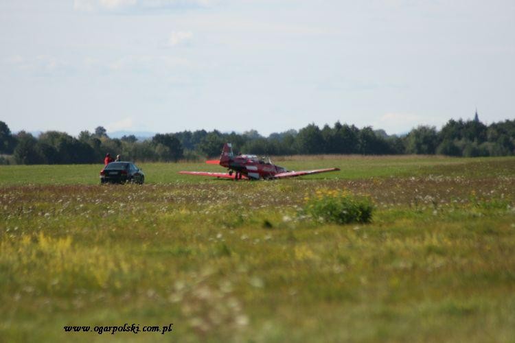 Ufff... doświadczony pilot poradził sobie, tylko samolot ucierpiał trochę.