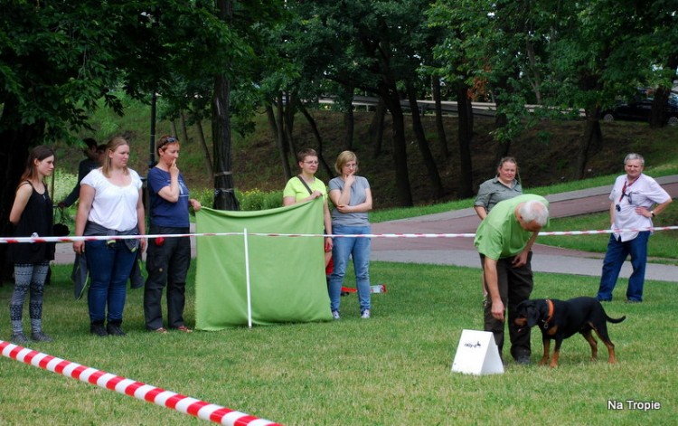 Kolega Grot z obstawą :)