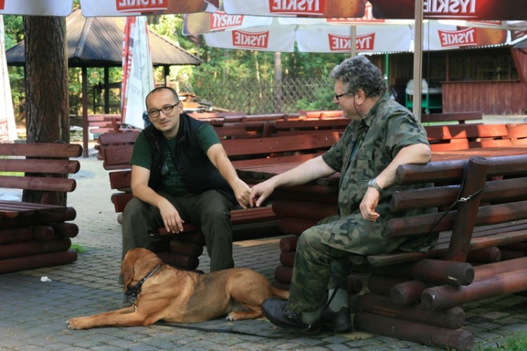 Ogary łączą pary :). Przeciwieństwa się przyciągają (patrz głowy ;) ).