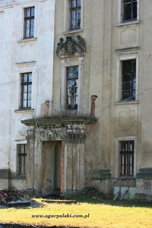 Wejście główne w Sokolnikach.