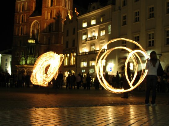 http://www.krakow.come2europe.eu/o_miescie/galerie_zdjec/krakow_noca/
