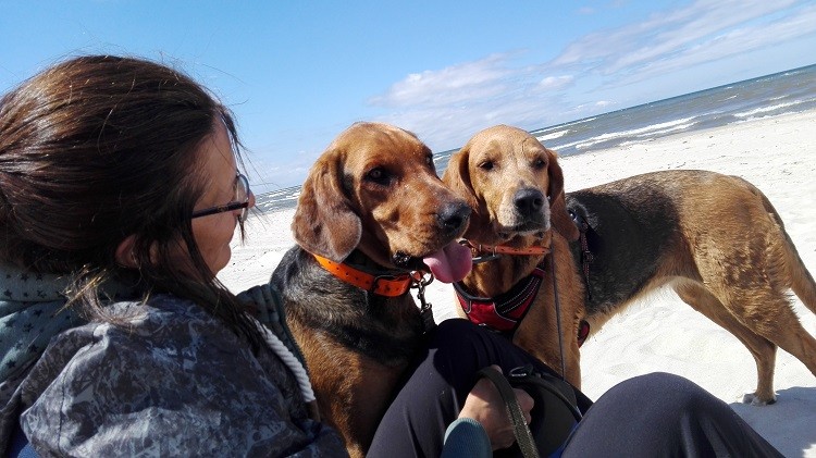 Gosia z częścią ekipy na plaży w Łebie