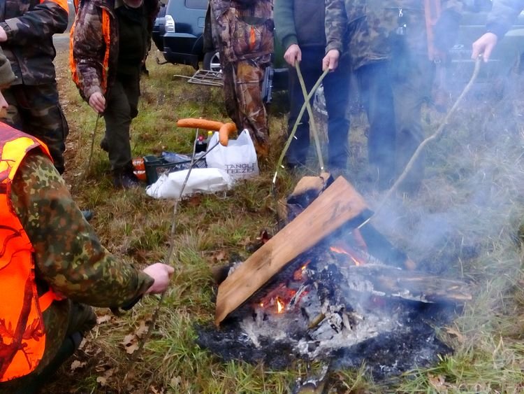A potem posiłek przy ognisku