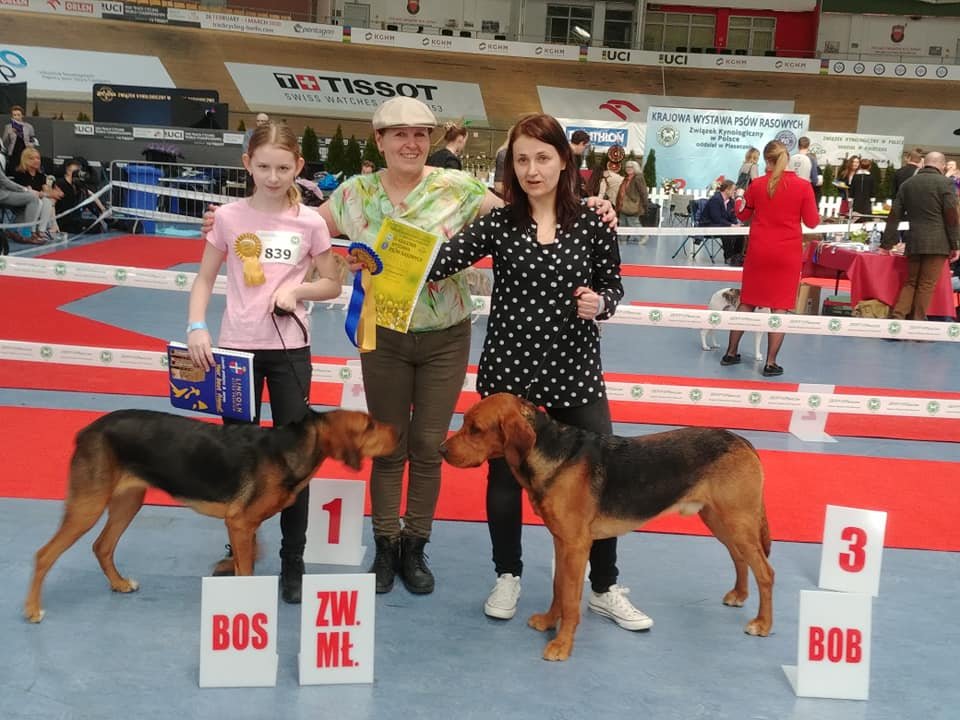 Dumna hodowczyni z Funtem BOB i Szela BOS oczywiście hodowla Mazowieckie Ogary .