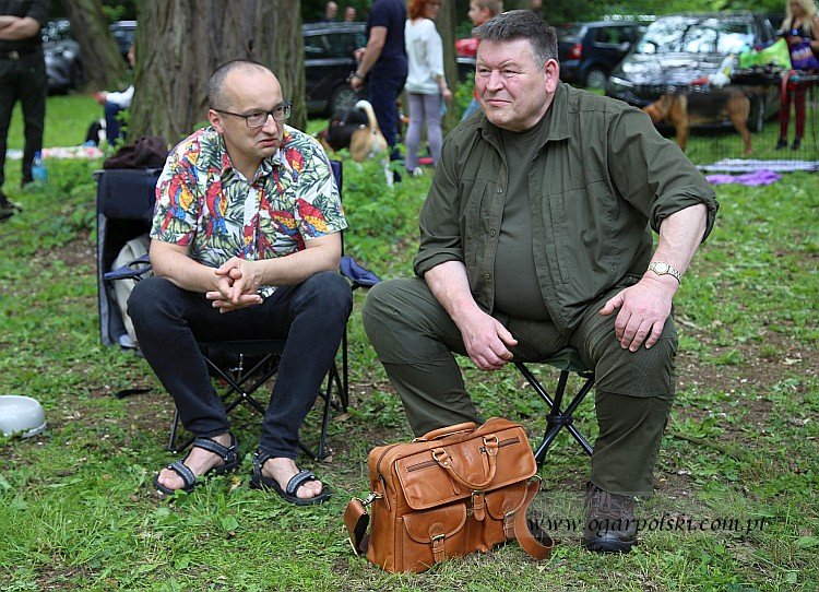 Jasiu idźmy w jamniki, te ogary tyle żrą, człowiek nie wyrabia!