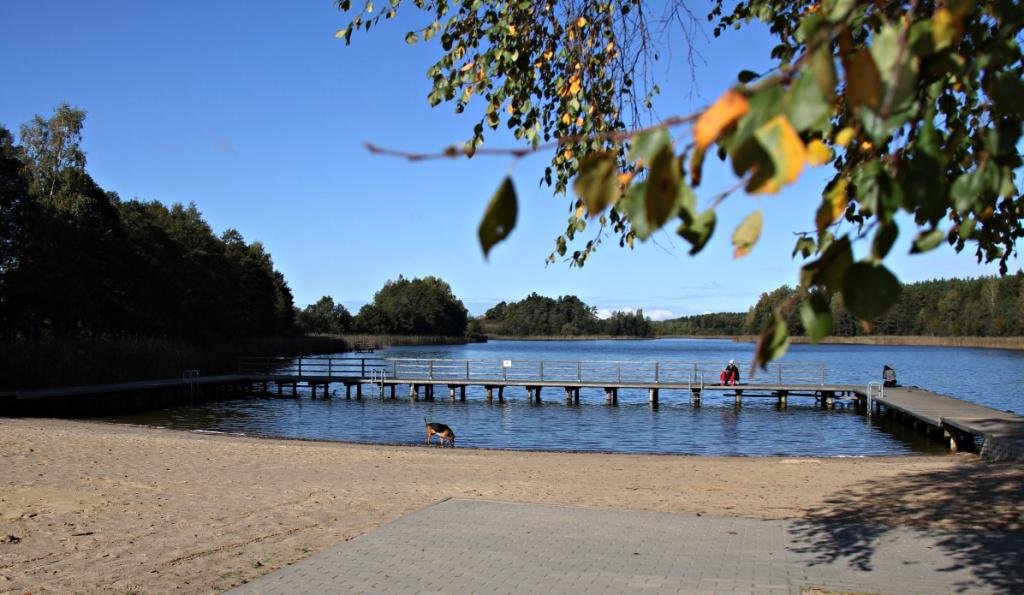 Plaża nad jeziorem Kuchenka.